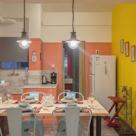 "Casa De Colores", Next To The Metro Atenas Exterior foto