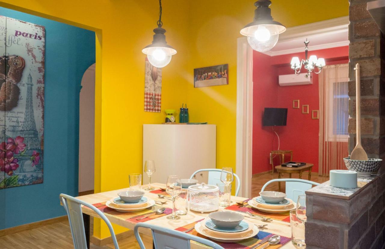 "Casa De Colores", Next To The Metro Atenas Exterior foto